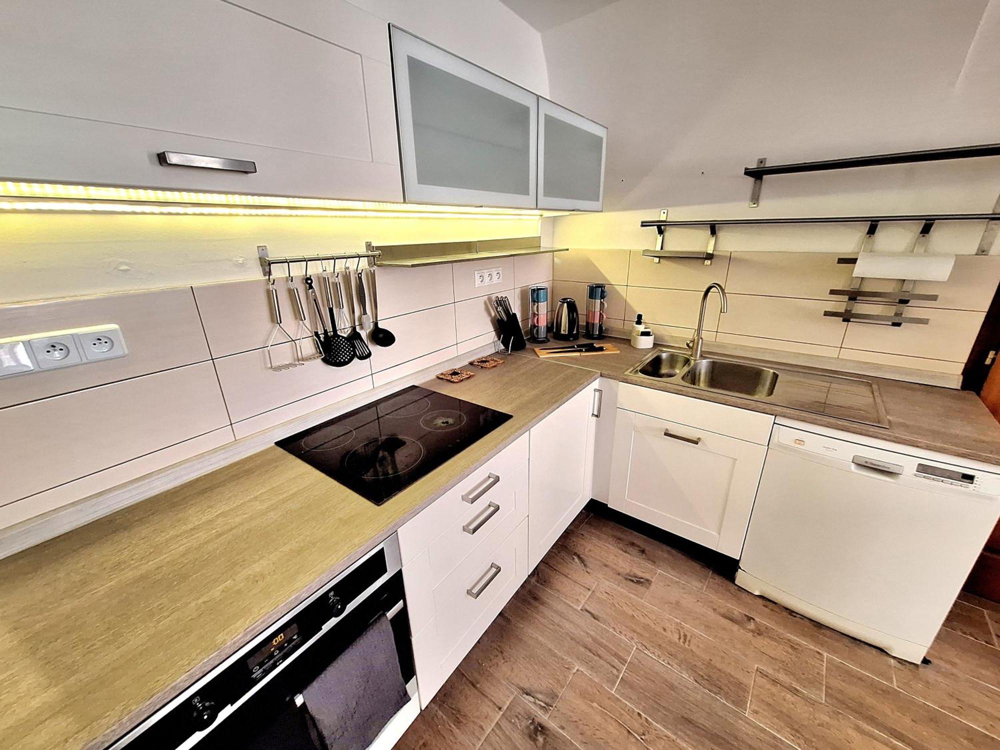 Apartment Emma - Old Town Bratislava Buitenkant foto
