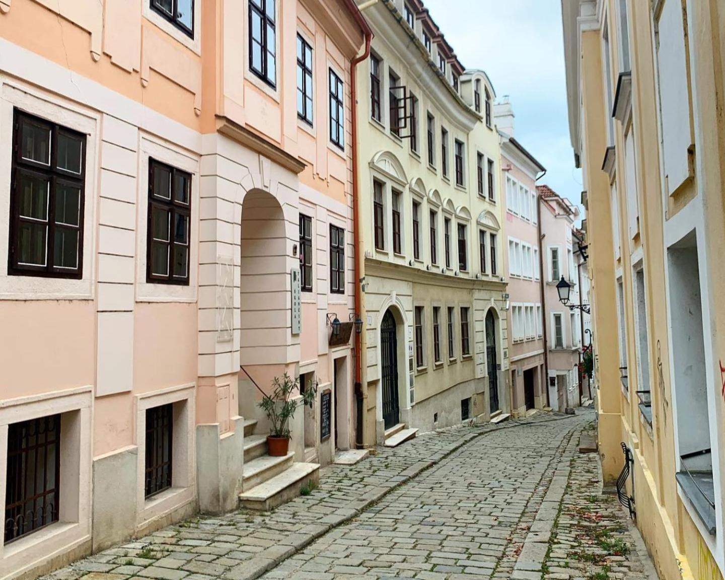 Apartment Emma - Old Town Bratislava Buitenkant foto