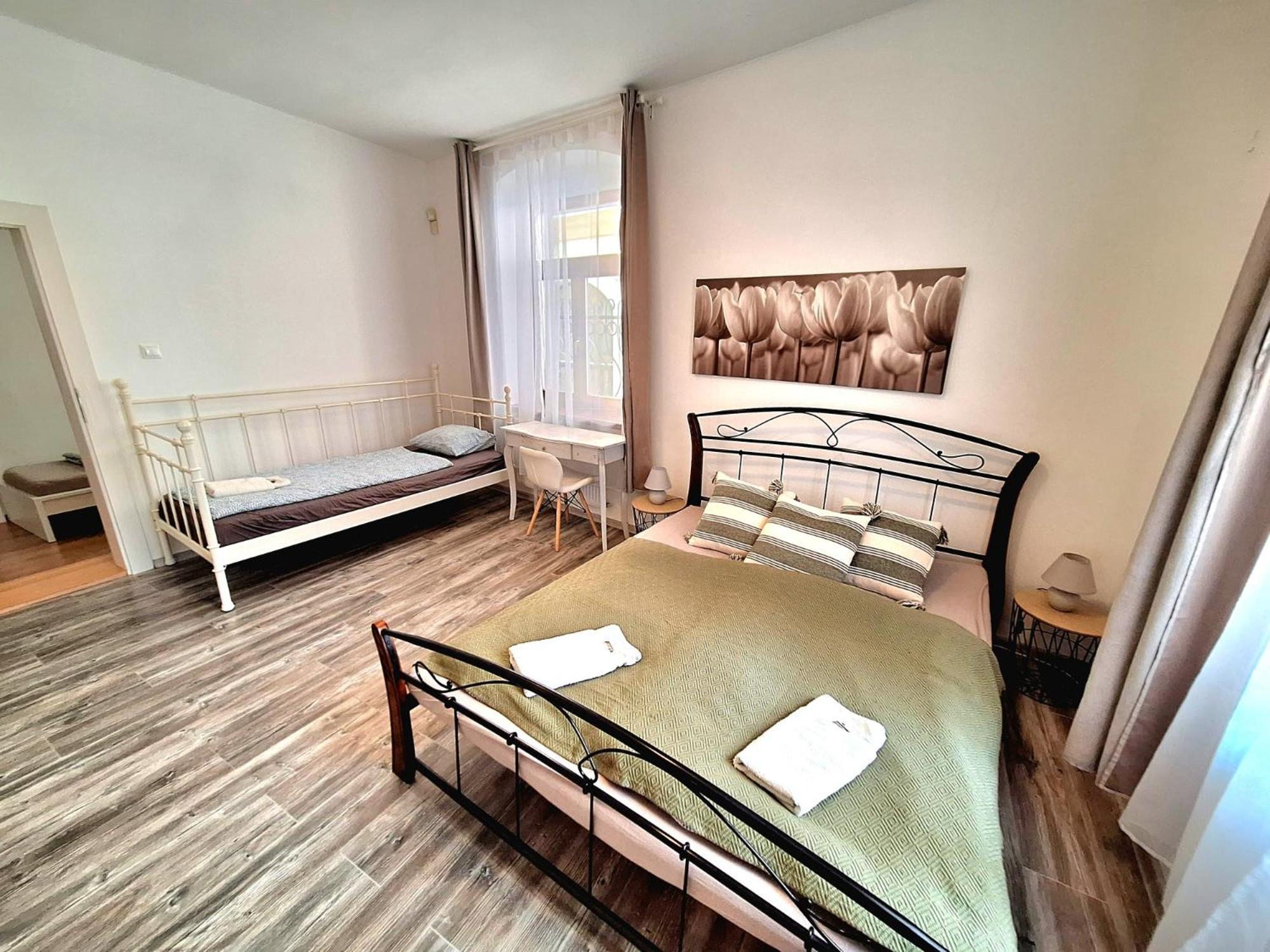 Apartment Emma - Old Town Bratislava Buitenkant foto
