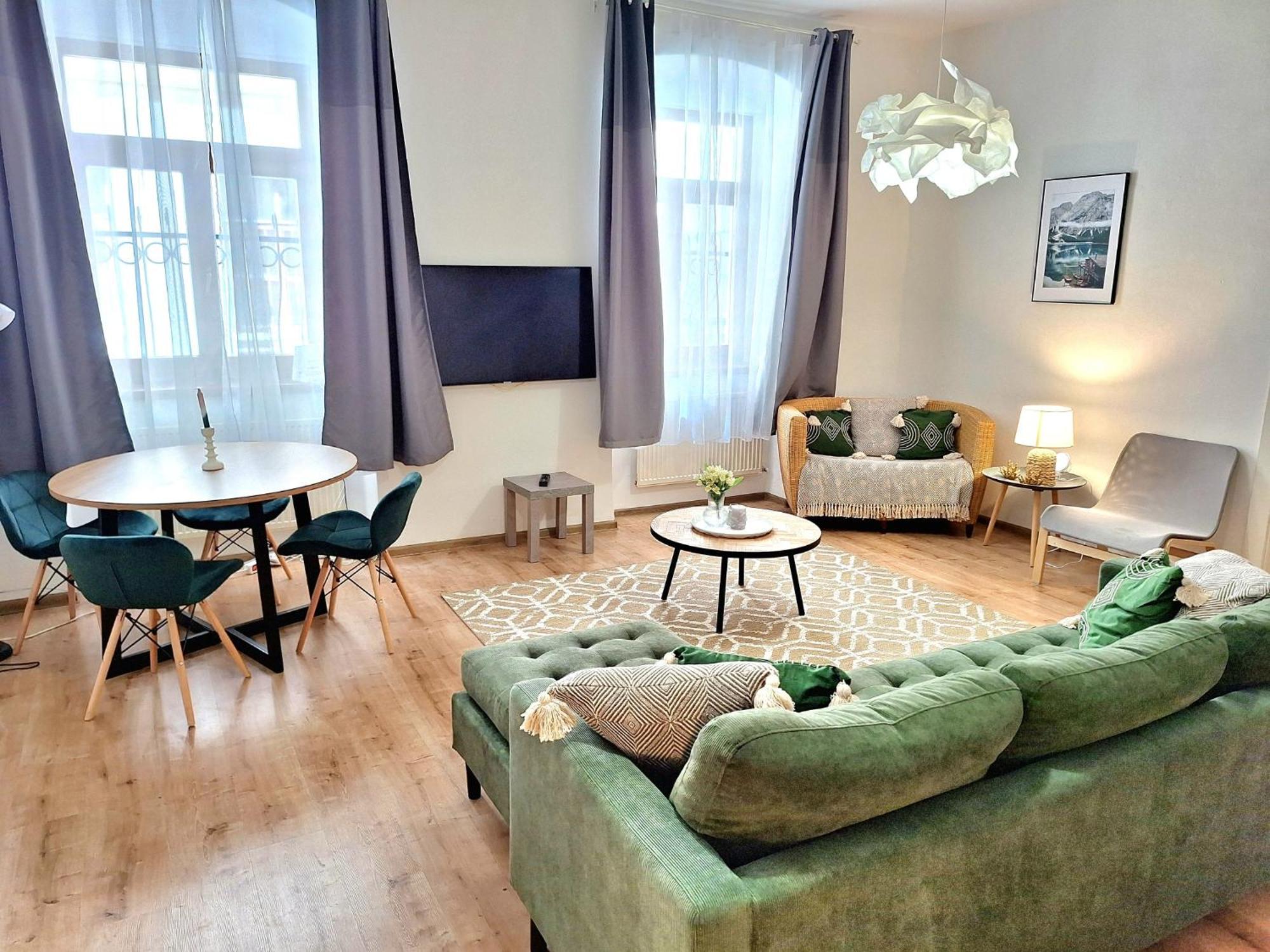 Apartment Emma - Old Town Bratislava Buitenkant foto